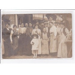 PARIS 17ème : carte photo du marché des Batignolles en 1915 - état (traces au dos)