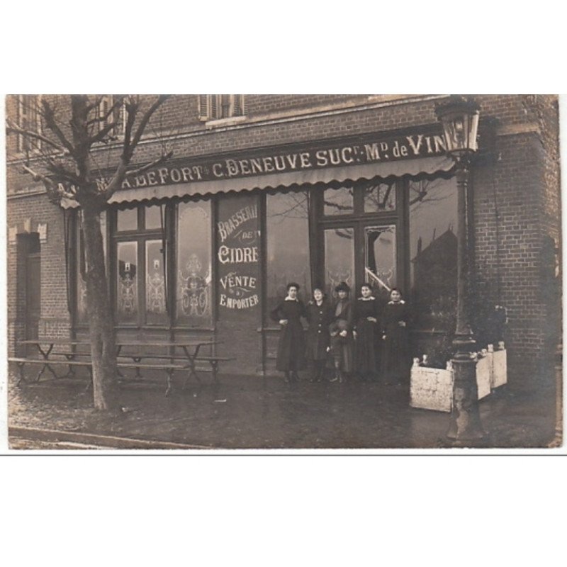 ROUEN : restaurant Deneuve, 23 Quai de France - état (un coin plié)