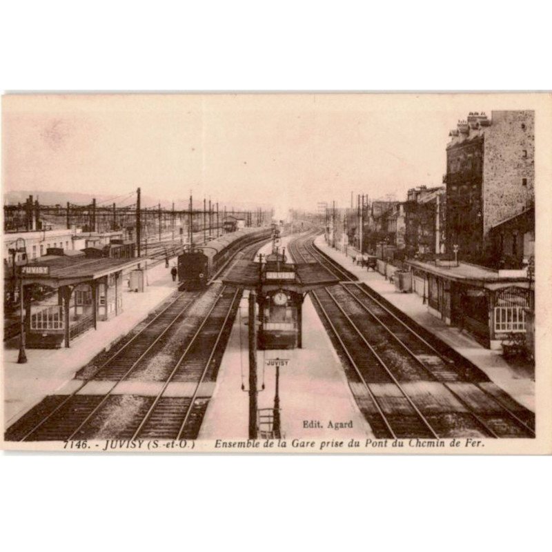 JUVISY: ensemble de la gare prise du pont du chemin de fer - très bon état