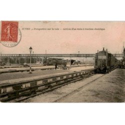 JUVISY: perspective sur la voie, arrivée d'un train à traction électrique - très bon état