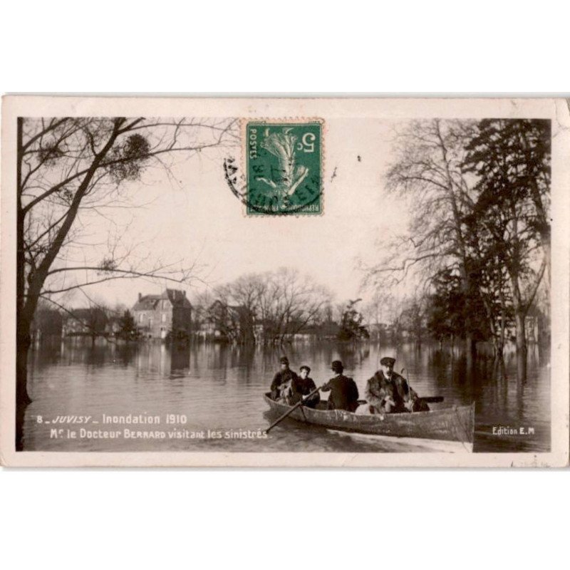 JUVISY: inondation 1910, Mr. le docteur bernard visitant les sinistrés - état