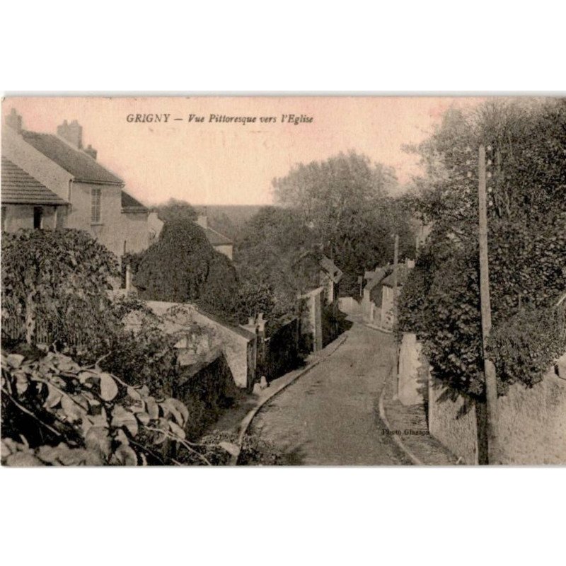 GRIGNY: vue pittoresque vers l'église - état