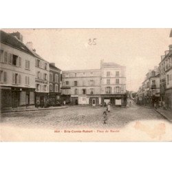 BRIE-COMTE-ROBERT: place du marché - très bon état