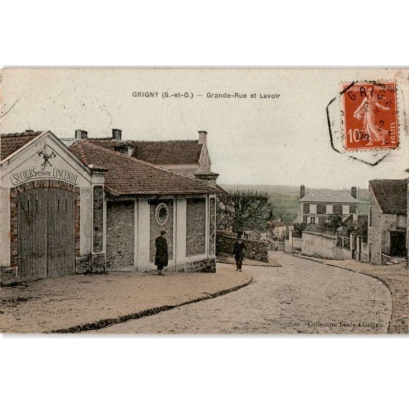 GRIGNY: grande-rue et lavoir - état
