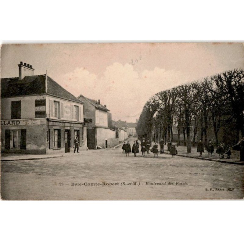 BRIE-COMTE-ROBERT: boulevard des fossés - état