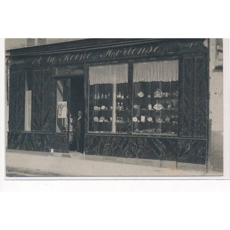 ARGENTEUIL : boutique "La Reine Hortense" - tres bon etat