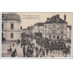 SENS : arrivée du 18° Dragons - l'arrière garde débouche sur la place-au-Foin (9 sept 1905) - Très bon état