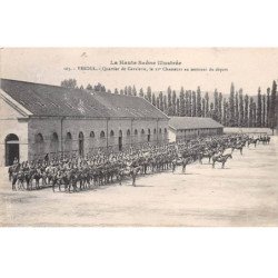 VESOUL - Quartier de Cavalerie, le 11e Chasseurs au moment du départ - très bon état