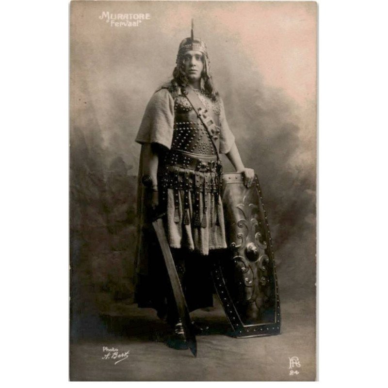 CHANTEURS: Muratore fervaal, personnage costumé - très bon état