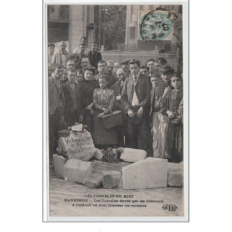 NARBONNE : les troubles du Midi - les tumulus élevés par les habitants à l'endroit où sont tombées les victimes - Très b