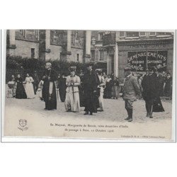 SENS : Sa Majesté, Marguerite de Savoie, reine douairière d'Italie de passage à Sens - 12 octobre 1906 - Très bon état