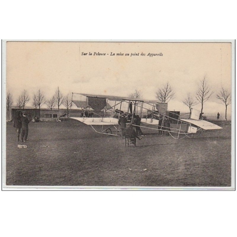 SUR LA PELOUSE - LA MISE AU POINT DES APPAREILS - AVION - Très bon état