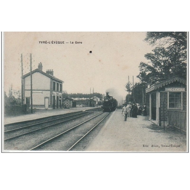 YVRE-L'EVEQUE : la gare vers 1920 - très bon état YVRE-L'EVEQUE : la gare vers 1920 - très bon état