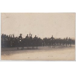 CHERBOURG : carte photo d'un défilé militaire du 14 juillet 1912 (date précisée au dos d'une des cartes photo) - très bo