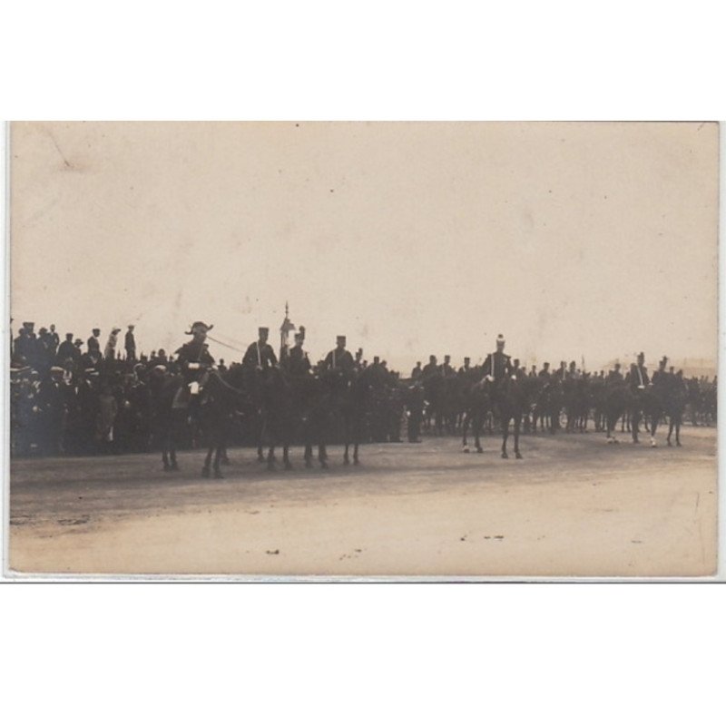 CHERBOURG : carte photo d'un défilé militaire du 14 juillet 1912 (date précisée au dos d'une des cartes photo) - très bo CHERBOURG : carte photo d'un défilé militaire du 14 juillet 1912 (date précisée au dos d'une des cartes photo) - très bo