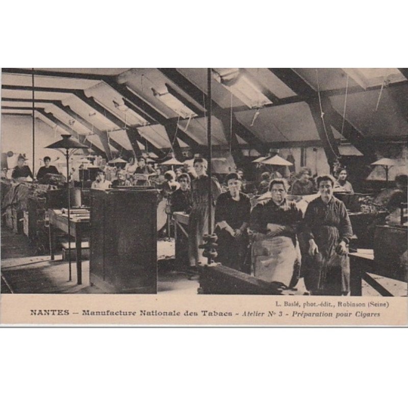 NANTES : Manufacture Nationale des Tabacs vers 1920 - préparation pour cigares - très bon état NANTES : Manufacture Nationale des Tabacs vers 1920 - préparation pour cigares - très bon état