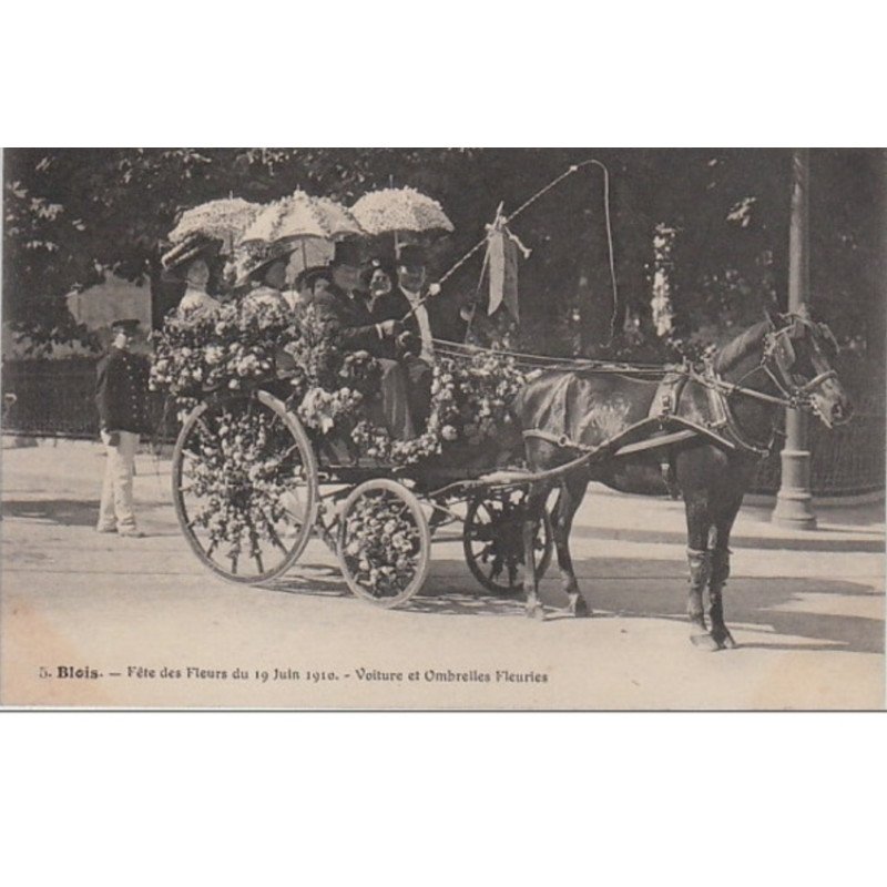 BLOIS : la Fête des Fleurs de Juin 1910 - voiture et ombrelles fleuries - très bon état