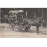 BLOIS : la Fête des Fleurs de Juin 1910 - voiture et ombrelles fleuries - très bon état