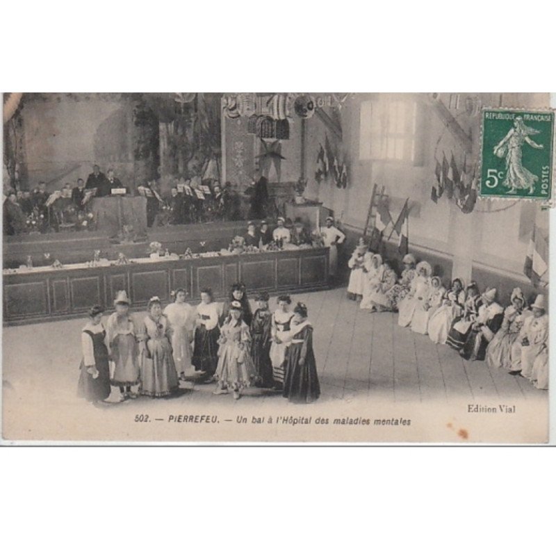 PIERREFEU : un bal à l'hôpital des maladies mentales vers 1910 - très bon état