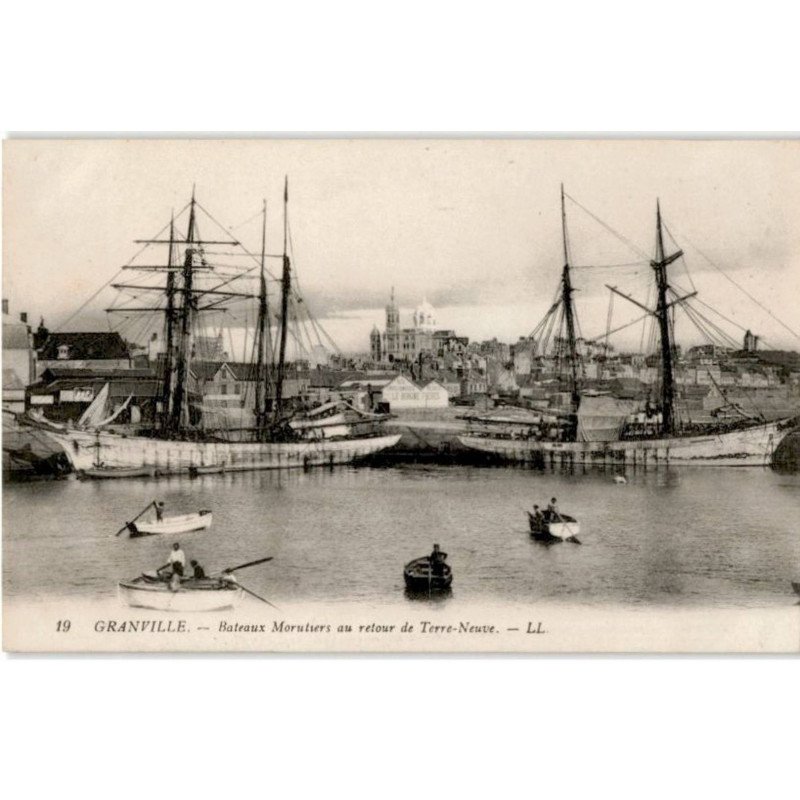 GRANVILLE: bateaux morutiers au retour de terre-neuve - très bon état