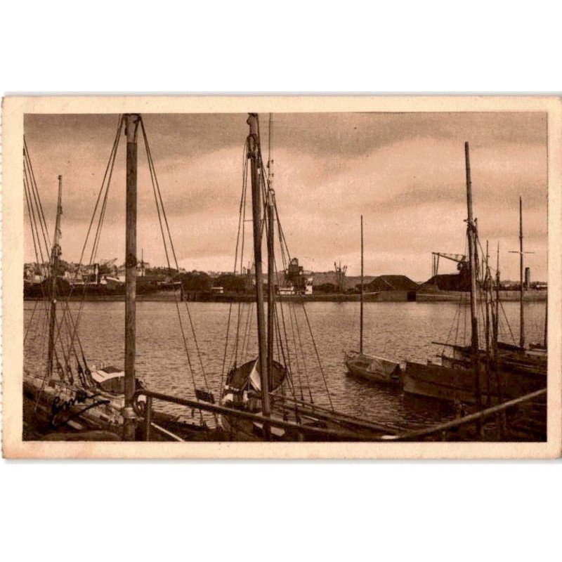 GRANVILLE: un coin du port - très bon état