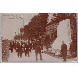 LA FALOISE : carte photo de l'inauguration du monument en 1912 - très bon état