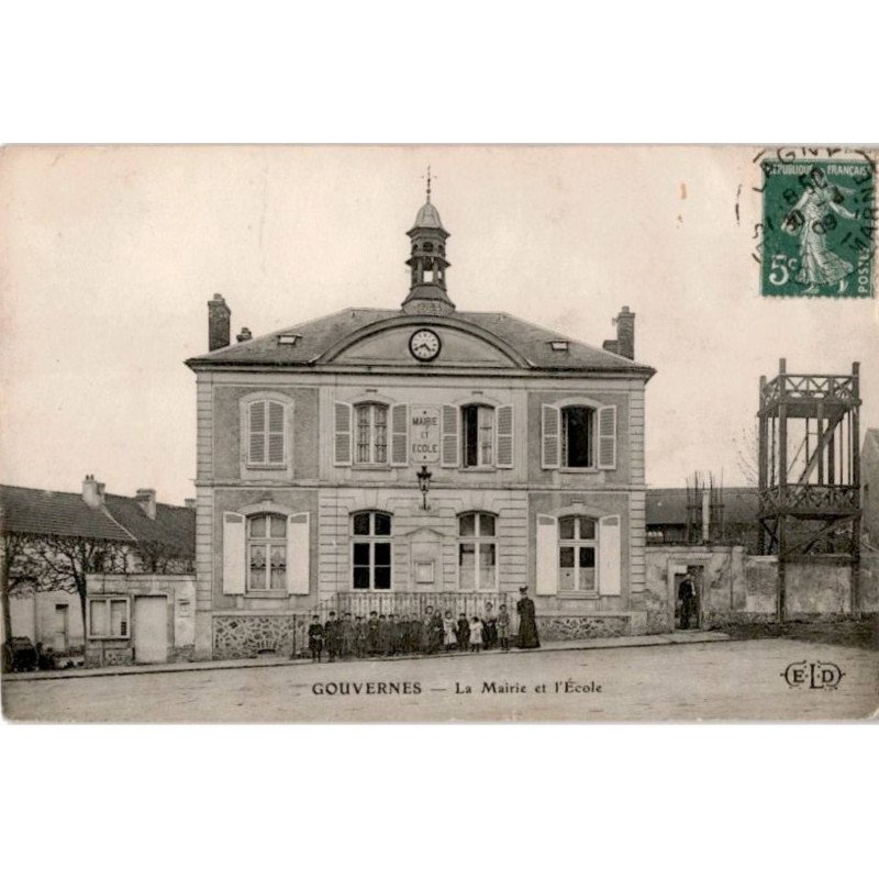 GOUVERNES: la mairie et l'école - très bon état