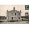 GOUVERNES: la mairie et l'école - très bon état