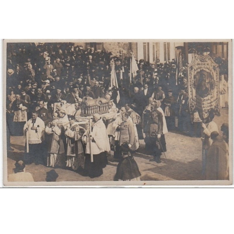 LISIEUX : carte photo de la procession des reliques en 1923 - très bon état