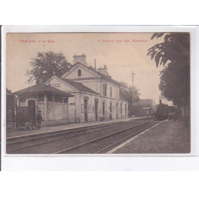 CHALAIS: la gare - état
