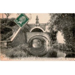 JUVISY-sur-ORGE: cour de france, pont des belles fontaines, construit en 1728 - état
