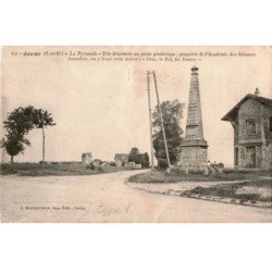 JUVISY-sur-ORGE: la pyramide elle détermine un point géodésique - état
