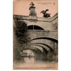 JUVISY-sur-ORGE: le pont des belles-fontaines en aval - état