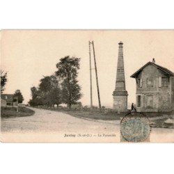 JUVISY-sur-ORGE: la pyramide -  bon état