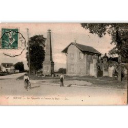 JUVISY-sur-ORGE: la pyramide et l'entrée du parc - bon état