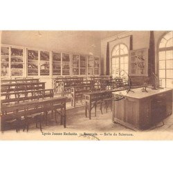 BEAUVAIS - Lycée Jeanne Hachette - Salle des Sciences - très bon état