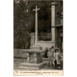 JUVISY-sur-ORGE: croix-autel XIIIe siècle, grande rue - très bon état