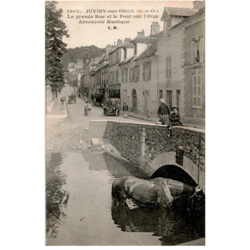 JUVISY-sur-ORGE: la grande rue et le pont sur l'orge, abreuvoir rustique -  bon état