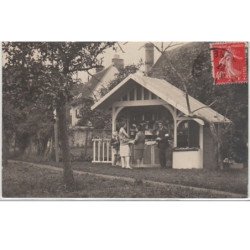 VERNEUIL SUR AVRE : carte photo d' un stand en 1927 - très bon état