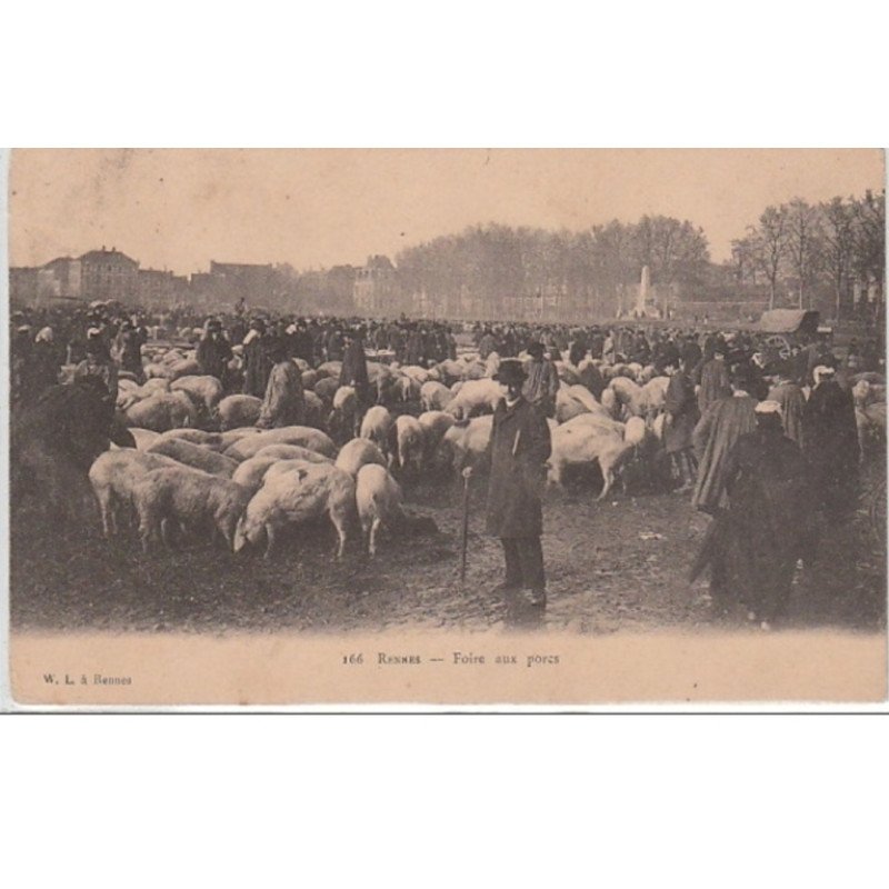 RENNES : la foire aux porcs - bon état ( coins légèrement arrondis )