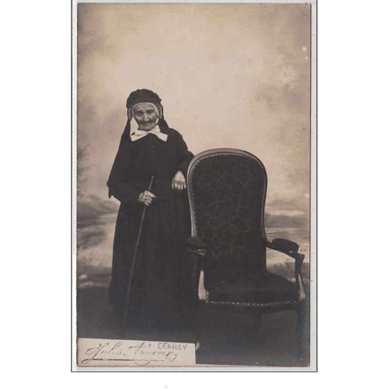 ALLIER : CERILLY : carte photo de la centenaire Mme Chavaillon décédée en 1913 - très bon état (petites traces au dos)