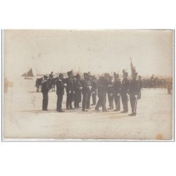 CHERBOURG : carte photo d'un défilé militaire du 14 juillet 1912 (date précisée au dos d'une des cartes photo) - très bo