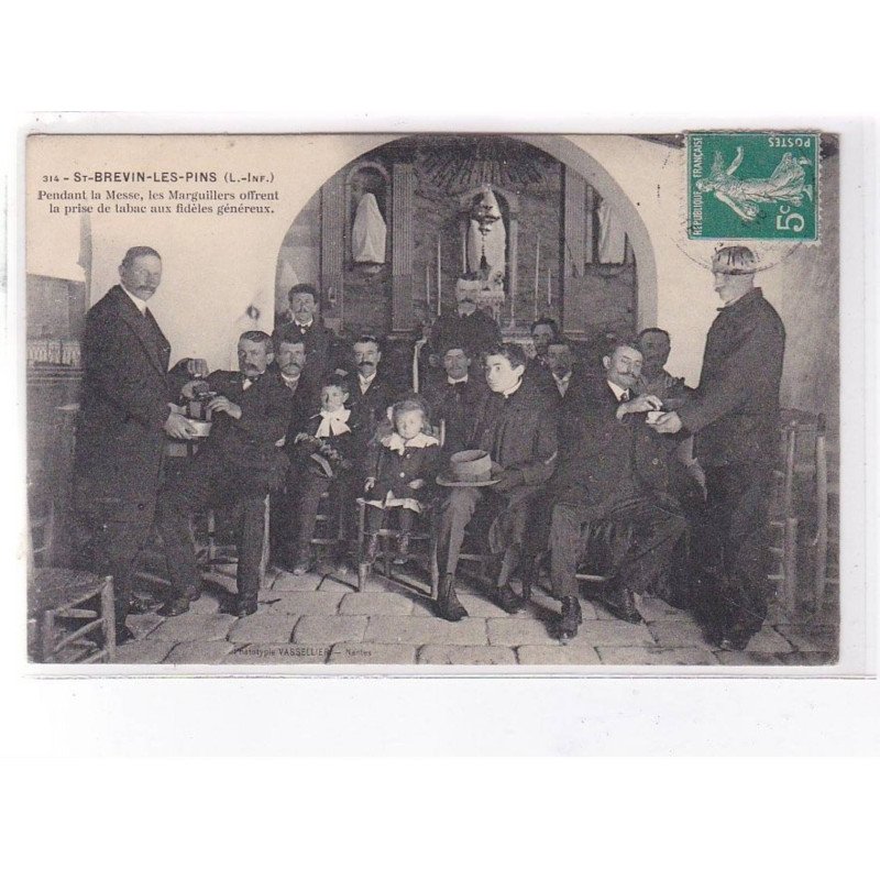 SAINT-BREVIN-les-PINS: pendant la messe, les marguillers offrent la prise de tabac aux fidèles généreux - très bon état