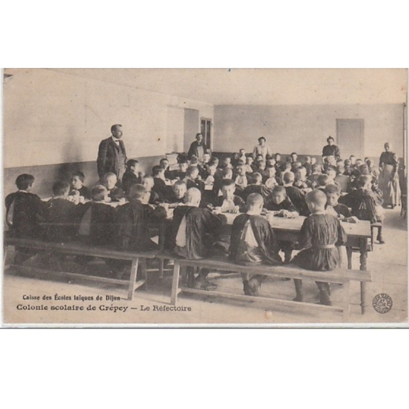 DIJON : Colonie scolaire de CREPEY - le réfectoire - très bon état