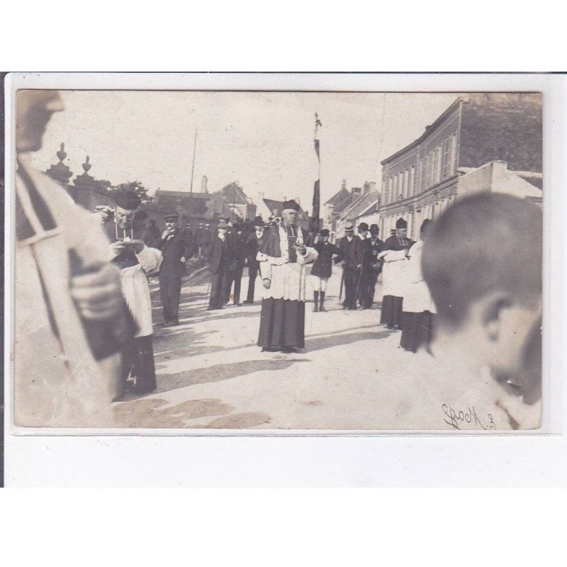 BOULOGNE-sur-MER(?): procession, photo rare - état BOULOGNE-sur-MER(?): procession, photo rare - état