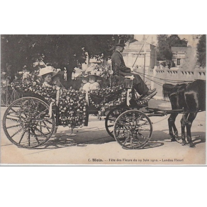 BLOIS : la Fête des Fleurs de Juin 1910 - landau fleuri - très bon état