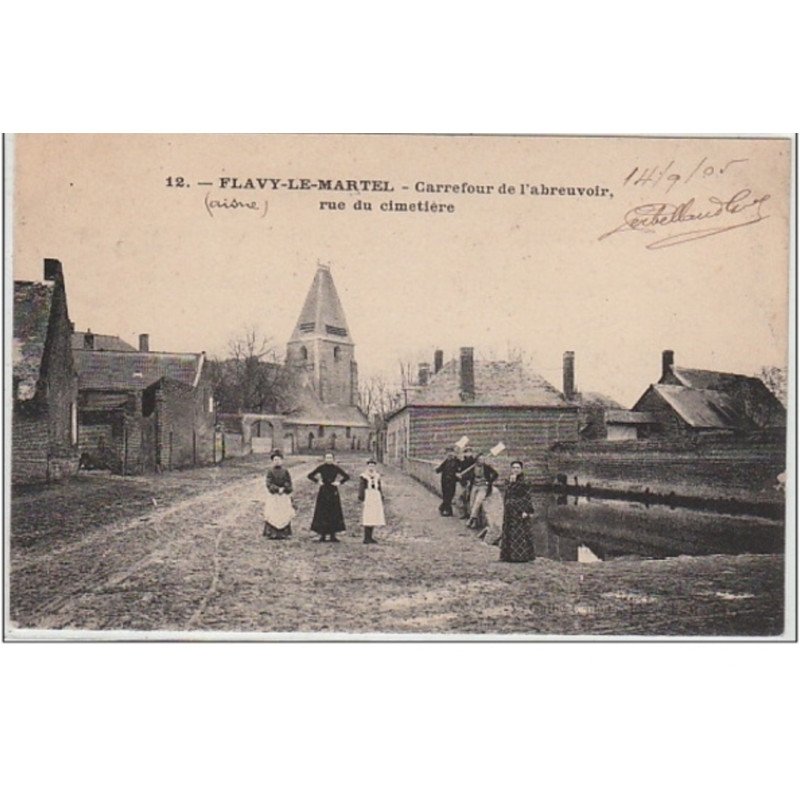 FLAVY LE MARTEL : le carrefour de l'abreuvoir et la rue du cimetière vers 1910 - très bon état