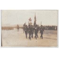 CHERBOURG : carte photo d'un défilé militaire du 14 juillet 1912 (date précisée au dos d'une des cartes photo) - très bo