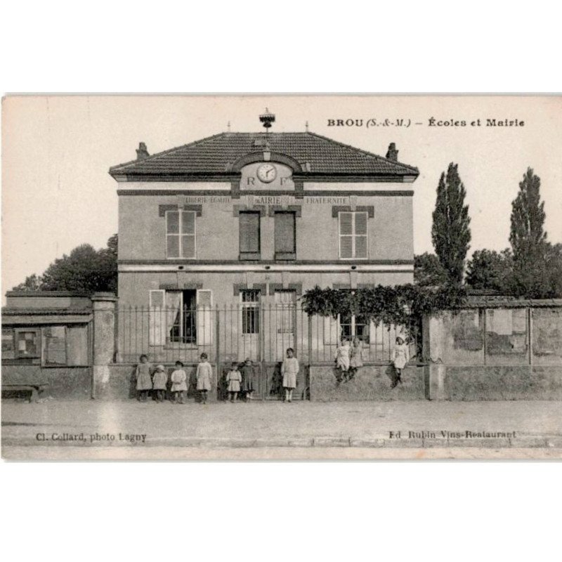 BROU: écoles et mairie - très bon état