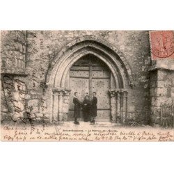 BETON-BAZOCHES: le portail de l'église - très bon état